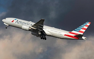 У самолета Boeing треснуло лобовое стекло во время полёта над Атлантическим океаном