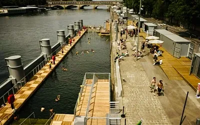 Река Сена вновь открыта для купания: парижане возвращаются к воде спустя век
