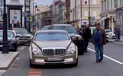 Кто ездит по Патриаршим на «майбахе Каддафи»