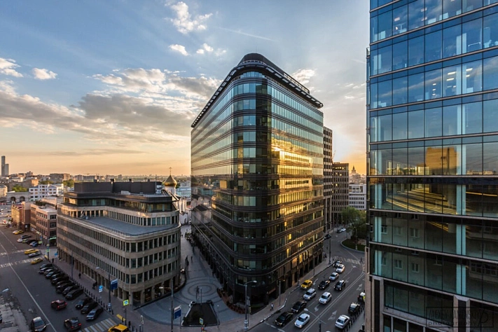 Спрос на офисы в Москве за 2025 год упал на треть