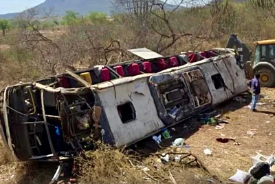 в бразилии перевернулся автобус с паломниками, погибли 16 человек