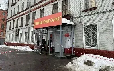 Четыре человека получили травмы головы у военкомата в Люберцах