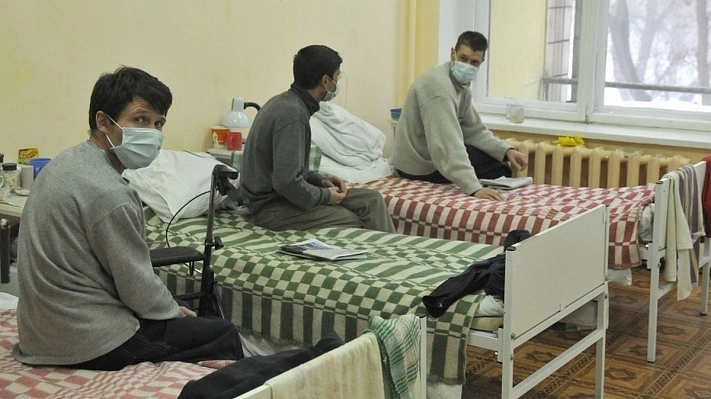 Больной сбежал из туберкулезного диспансера, чтобы украсть колбасу