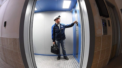 В России резко сократился выпуск лифтов