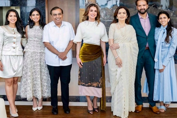 Королева Рания в Мумбаи выбрала юбку, о которой заговорили все