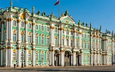 Москвичку не пустили в Эрмитаж из-за нарядного образа