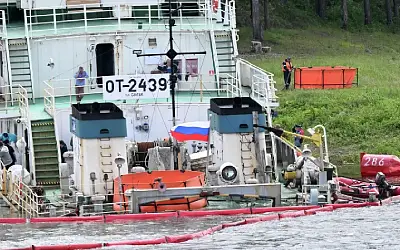 Продолжается ликвидация разлива топлива на Енисее