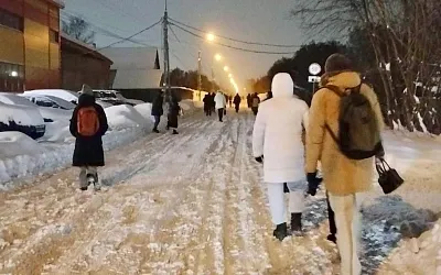 Этой ночью снег снова победил Москву и Подмосковье