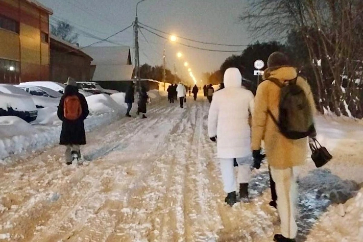 Этой ночью снег снова победил Москву и Подмосковье