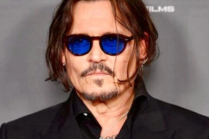 Джонни Депп идёт в Булгакова