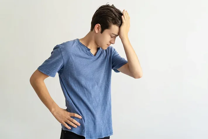 Головная боль у подростков: невинные привычки или тревожный сигнал?