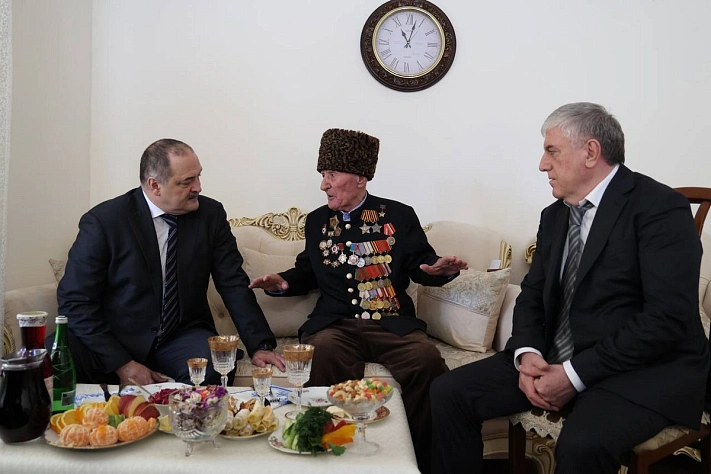 В Дагестане ветерану на 100-летие подарили 100 миллионов