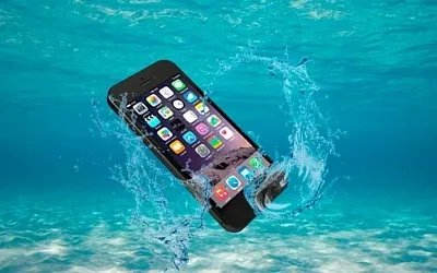 Индийский чиновник ради своего телефона осушил целый водоём