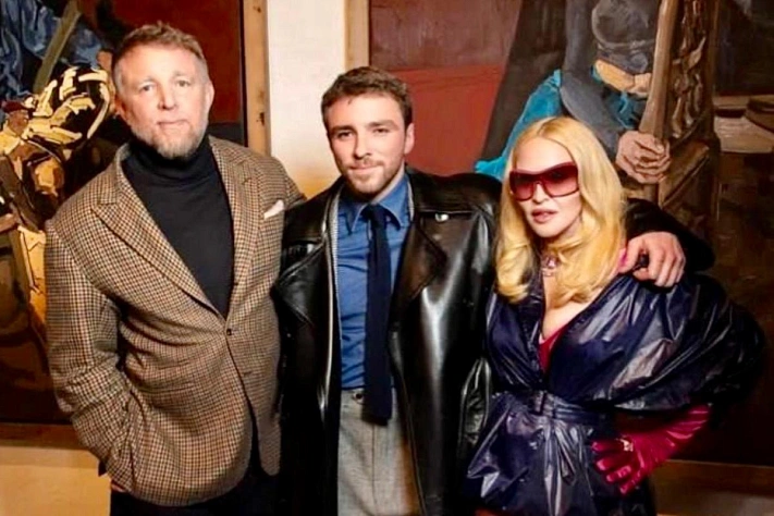 Мадонна и Гай Ричи вместе поддержали сына Рокко на его выставке в Лондоне