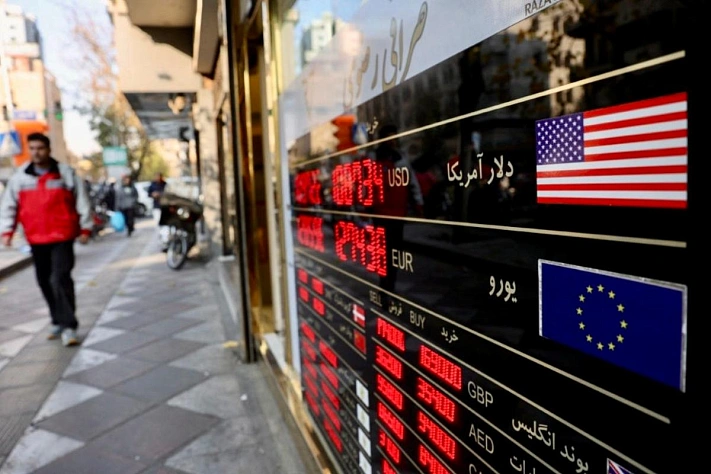 Протесты в Иране вспыхнули из-за обвала риала