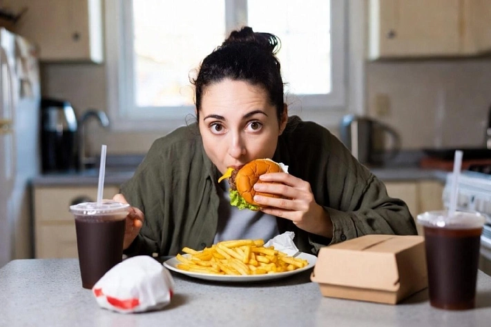 Почему одни люди заедают стресс, а другие не могут есть