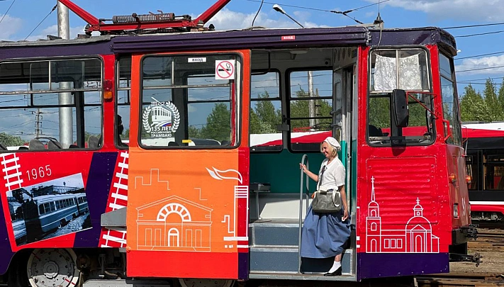 В Череповце появился музей на колёсах