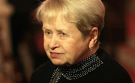 Александра Пахмутова остаётся в больнице с воспалением лёгких