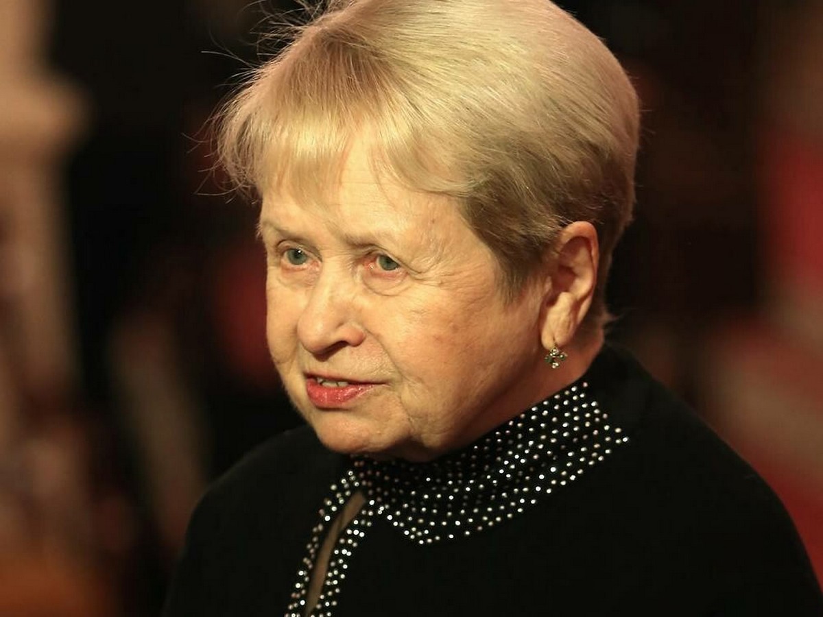 Александра Пахмутова остаётся в больнице с воспалением лёгких