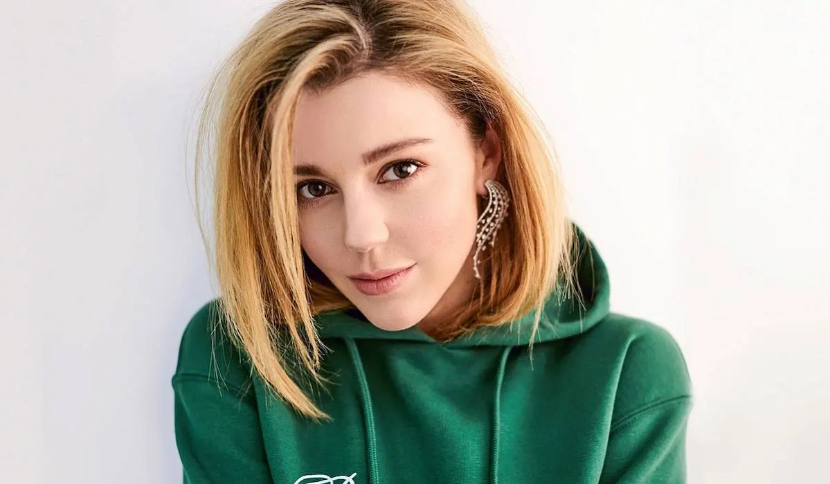 Юлианна Караулова сменила Дмитрия Диброва