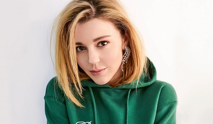 Юлианна Караулова сменила Дмитрия Диброва