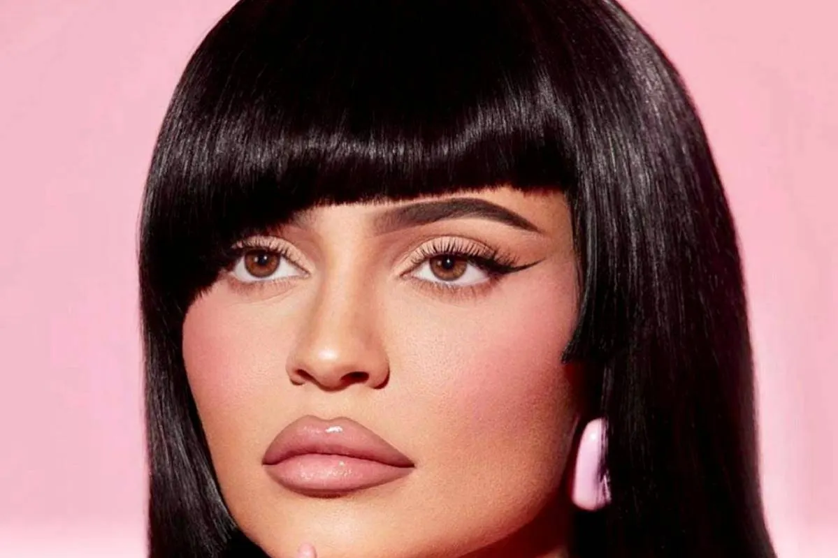  От Kylie к Хейли: как звёзды превращают глянец в миллиарды