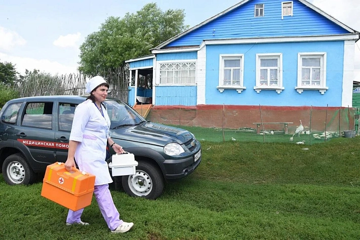 Фельдшеры и акушеры смогут замещать участковых врачей