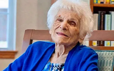 Секрет долголетия 107-летней американки: острое меню и кружка пива