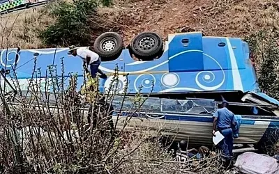 В ЮАР автобус сорвался в ущелье , более 40 погибших