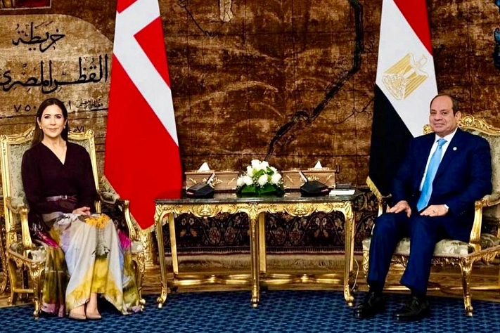 Королева Мэри в Каире показывает, как работает тихая дипломатия