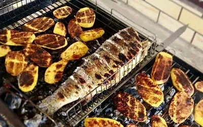 Форель и картофель на углях