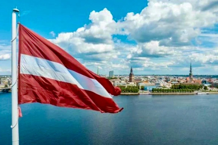 В Латвии с 1 января сворачивают русскоязычные СМИ и обучение русскому