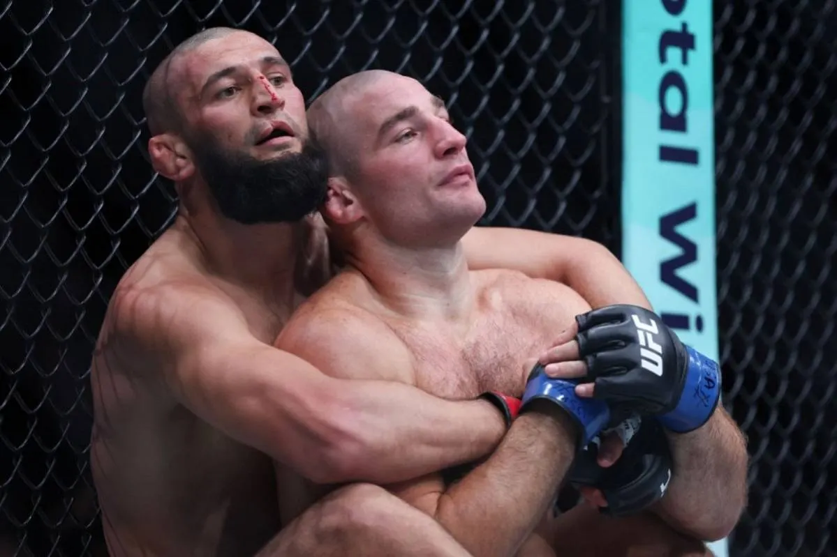 Хамат Чимаев впервые проиграл и потерял пояс UFC