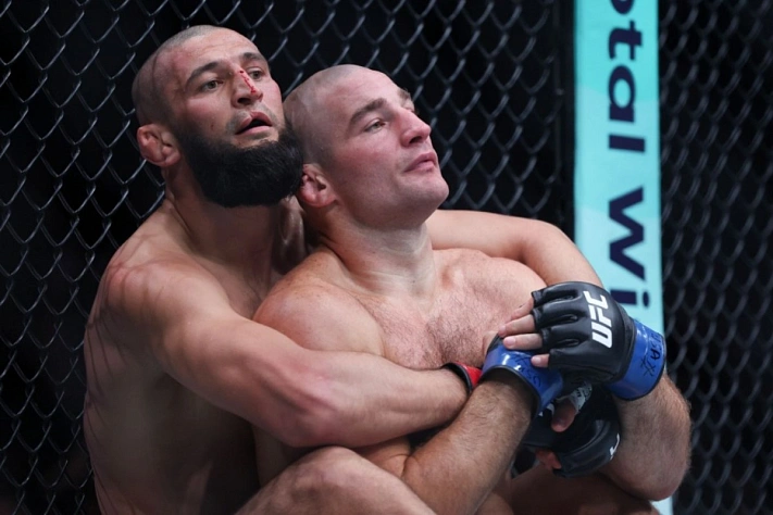 Хамат Чимаев впервые проиграл и потерял пояс UFC