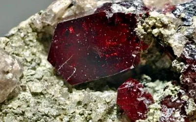 Самый редкий минерал на Земле: почему он стоит дороже алмазов