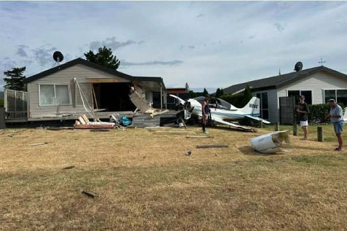 Легкомоторный самолёт упал на дом в Новой Зеландии