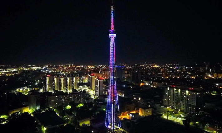 Поклонники BTS зажгли телебашню на Урале