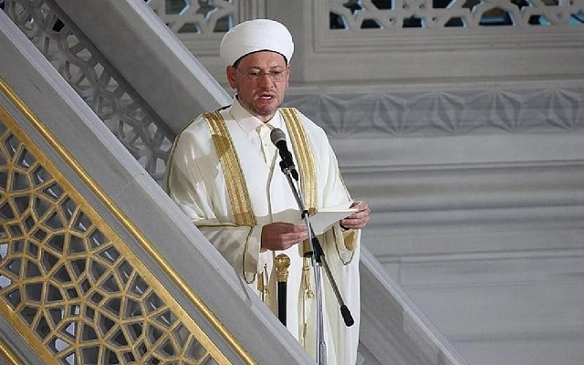 Первого замглавы Духовного управления мусульман оштрафовали за картину
