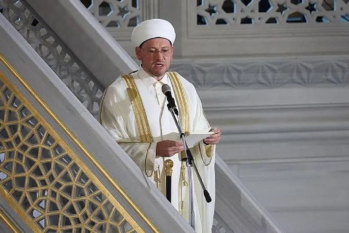 Первого замглавы Духовного управления мусульман оштрафовали за картину