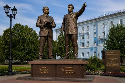 В Череповце открыли памятник Сталину и Бардину