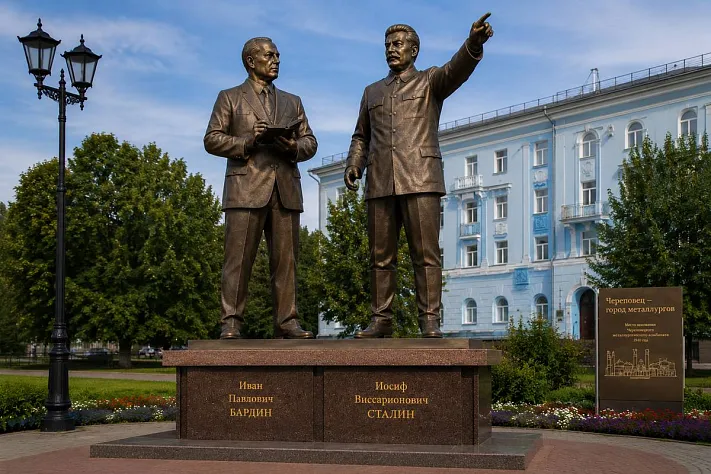 В Череповце открыли памятник Сталину и Бардину