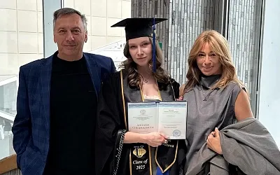 Алёна Апина рассказала, почему её дочь выносила суррогатная мать