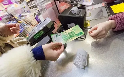 Доля безналичных платежей в России падает третий месяц подряд