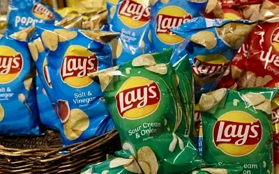 PepsiCo предупредила о возможных перебоях с чипсами Lay’s и Cheetos в России