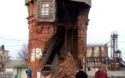 130-летняя водонапорная башня рухнула в Липецкой области