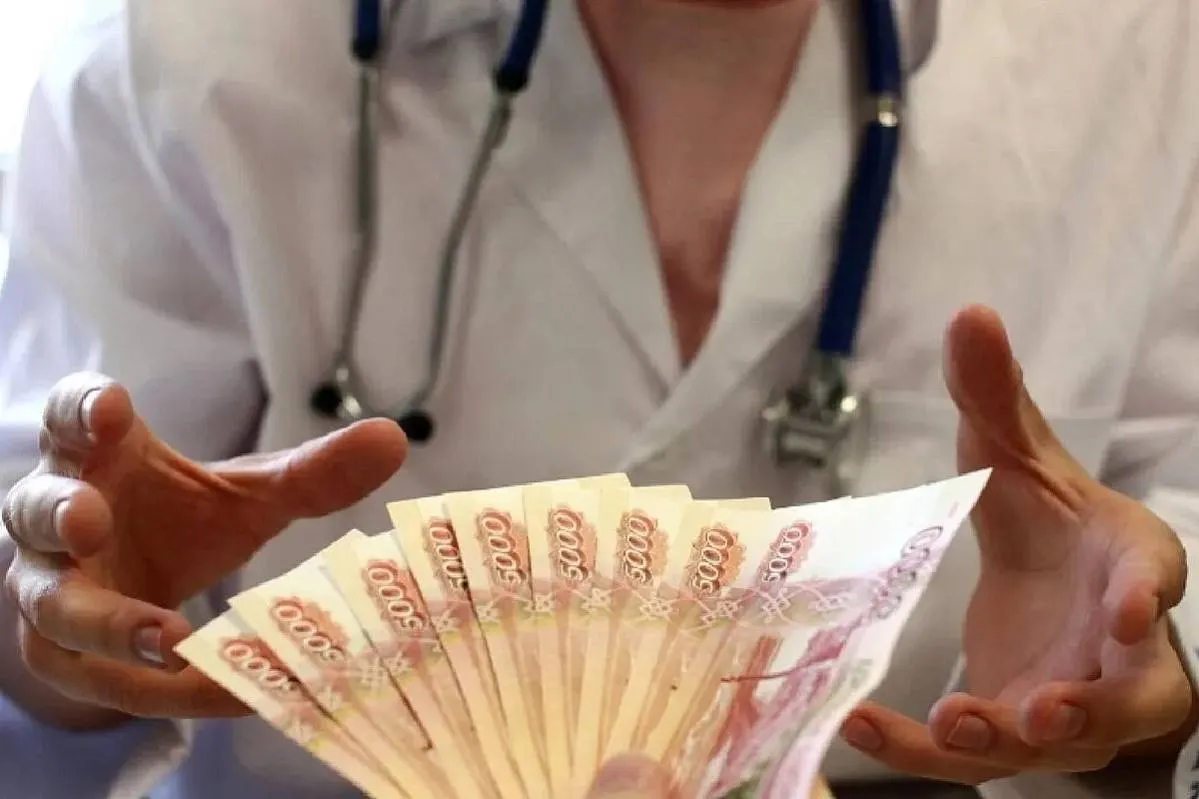 Главврач махачкалинской поликлиники предстанет перед судом