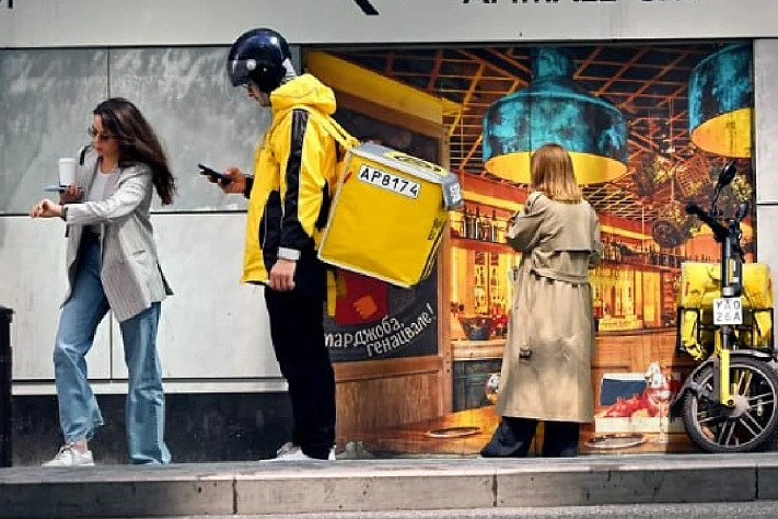 Зарплаты курьеров в Москве превысили доходы специалистов с дипломом