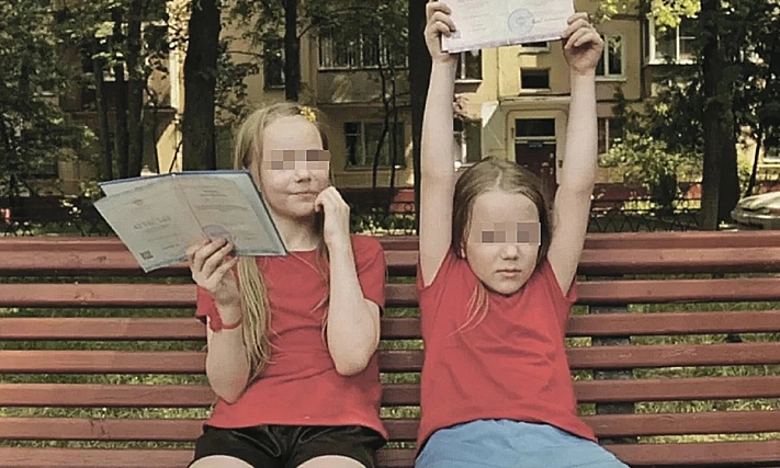 В России восьмилетняя девочка получила аттестат и отметила свой выпускной