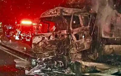 В Японии на заснеженной трассе столкнулись более 50 автомобилей