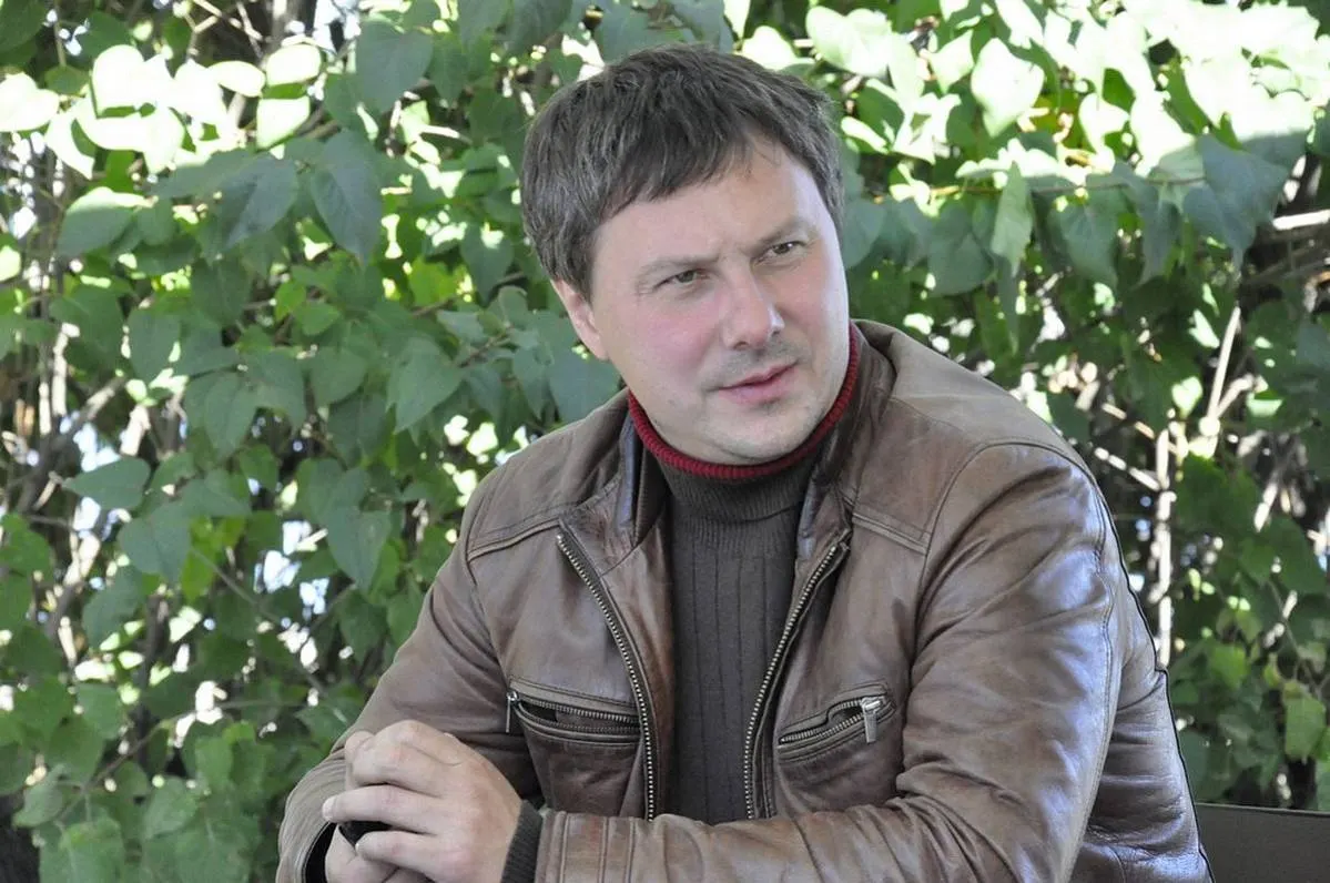 Режиссёр Сергей Попов попал в больницу после драки